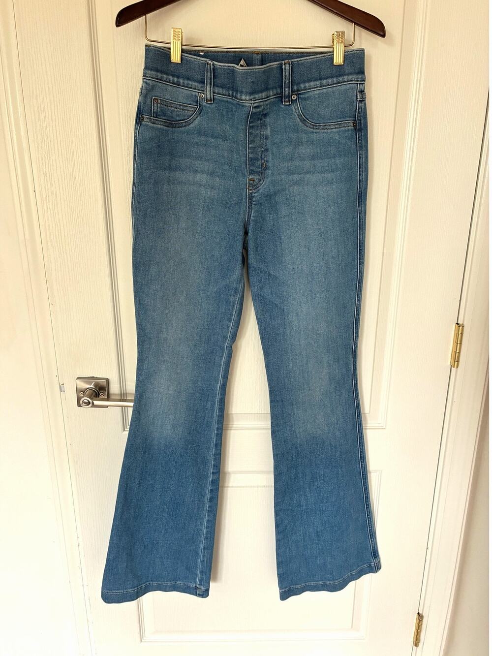 Women's Spanx Medium pull on jeans medium/light wash extra long bell bottom